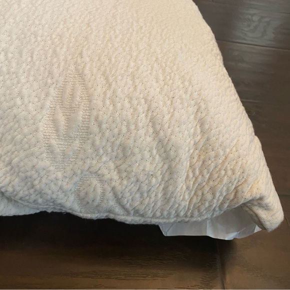 New with box Avacado Organic pillow size 19” * 29” - Picture 3 of 12
